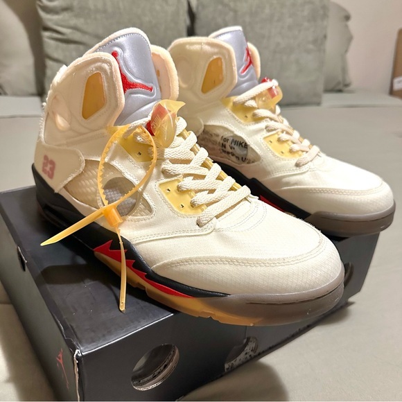 Jordan 5 Retro Off-White Sail SAIL/FIRE RED-MUSLIN-BLACK DH8565-100 - Picture 1 of 12